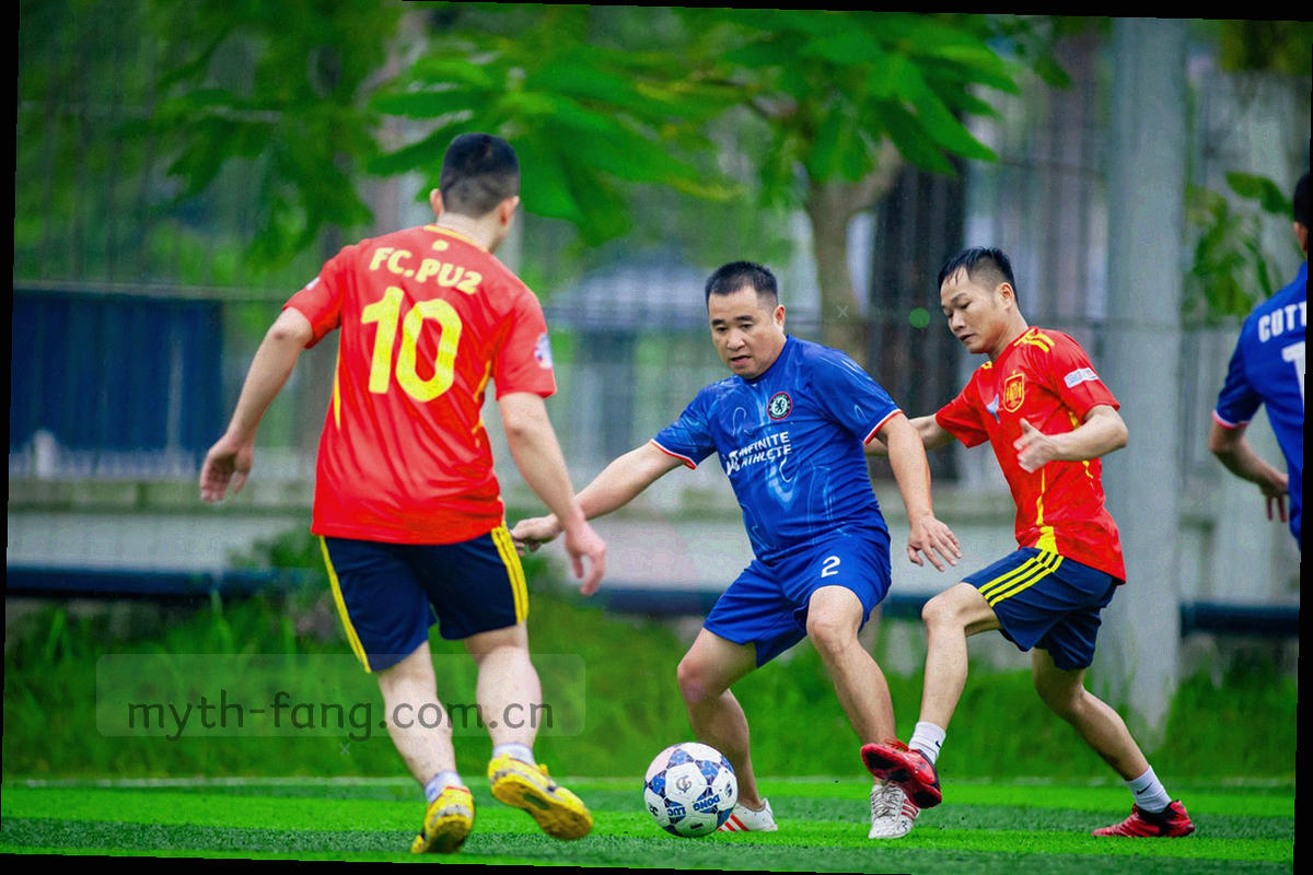 直角框与细线连接的三审三校流程示意，标注编辑、核对与发布三类角色